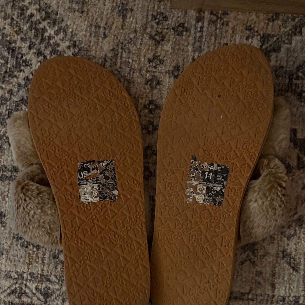 Cozy Tan Fur Slide Sandals - Picture 2 of 2